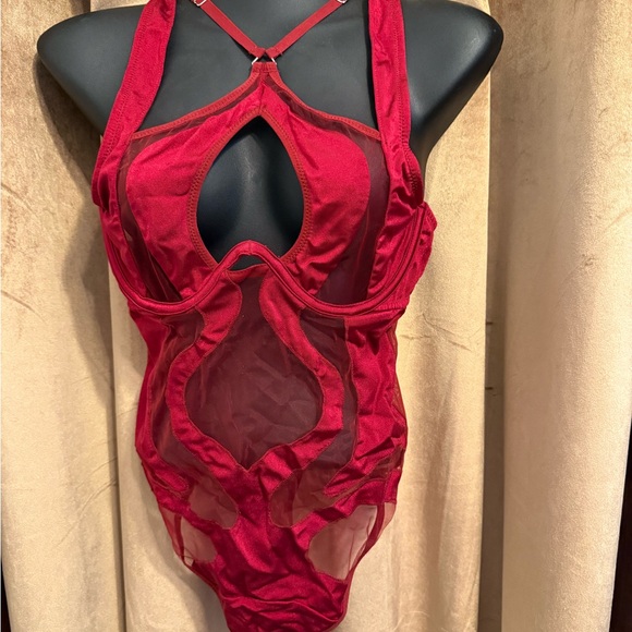 Thistle and Spire Red Cutout bodysuit sz Medium nwot - Picture 4 of 8
